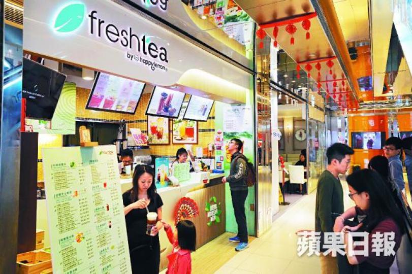 Freshtea by Happy Lemon的芝士經典奶茶有近七粒糖及五茶匙油,飲一杯已超過世衞建議每天糖份攝取上限。王心義攝 Freshtea by Happy Lemon的芝士經典奶茶有近七粒糖及五茶匙油,飲一杯已超過世衞建議每天糖份攝取上限。王心義攝