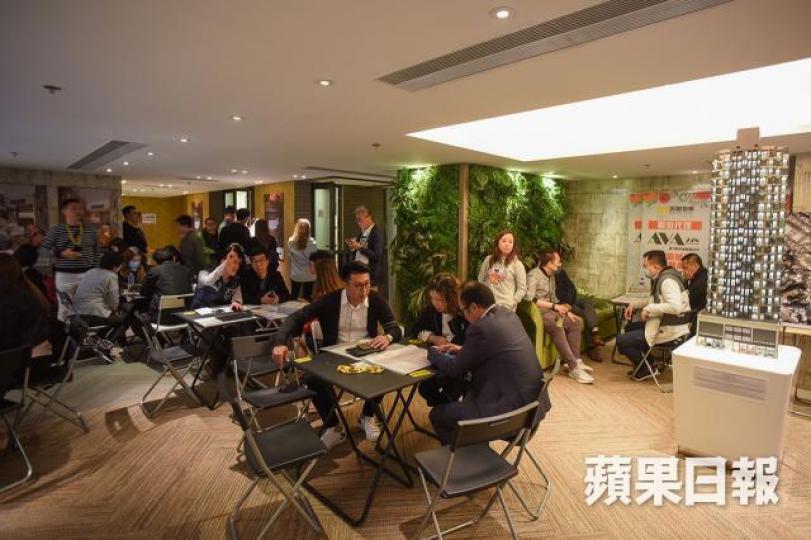 AVA 228售樓處人流不多,代理多過客。何耀勤攝 AVA 228售樓處人流不多,代理多過客。何耀勤攝