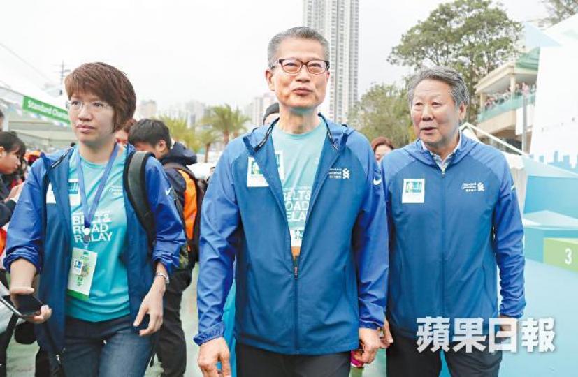 陳茂波預期去年第四季經濟增長將低於1.5%,較經濟師及學者睇得更淡。夏家朗攝本港去年12月份出口及入口貨值按年分別跌5.8%及7%,情況令人憂慮。 陳茂波預期去年第四季經濟增長將低於1.5%,較經濟師及學者睇得更淡。夏家朗攝本港去年12月份出口及入口貨值按年分別跌5.8%及7%,情況令人憂慮。