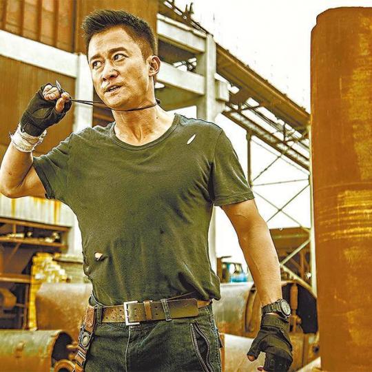 近年本港投資市場漸見「戰狼股」蹤影;圖為由內地打星吳京擔綱的《戰狼II》劇照。德威安保2017年承接中國駐馬達加斯加大使館的保安工作。互聯網 近年本港投資市場漸見「戰狼股」蹤影;圖為由內地打星吳京擔綱的《戰狼II》劇照。德威安保2017年承接中國駐馬達加斯加大使館的保安工作。互聯網