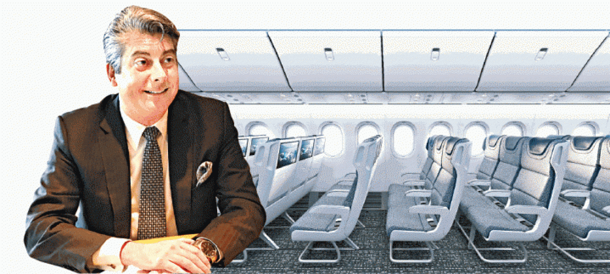 Kent Craver(左圖)指777X機艙秉承787夢幻客機的設計哲學,從感官角度擴闊空間感。 Kent Craver(左圖)指777X機艙秉承787夢幻客機的設計哲學,從感官角度擴闊空間感。