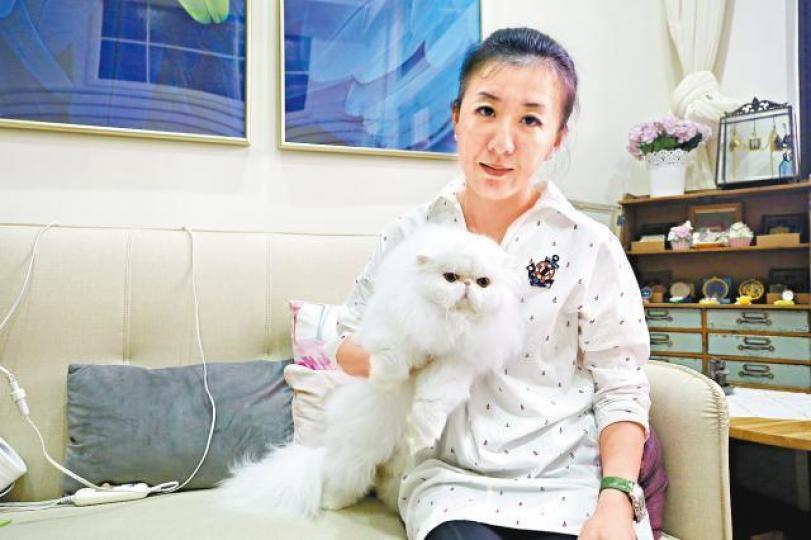 貓舍負責人張小姐對李女越洋偷貓十分氣憤。