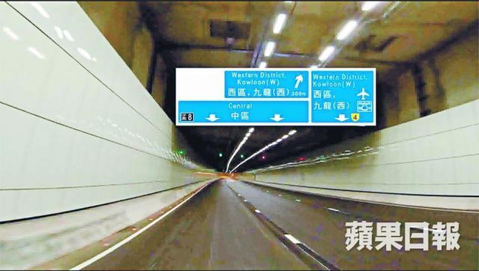 繞道中環出口前300米路段改為虛線，讓司機切線往西區等地。