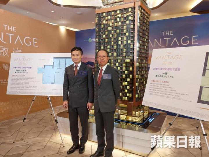 林達民(左)指啟岸價錢參考東九龍如啟德一帶新盤。 林達民(左)指啟岸價錢參考東九龍如啟德一帶新盤。