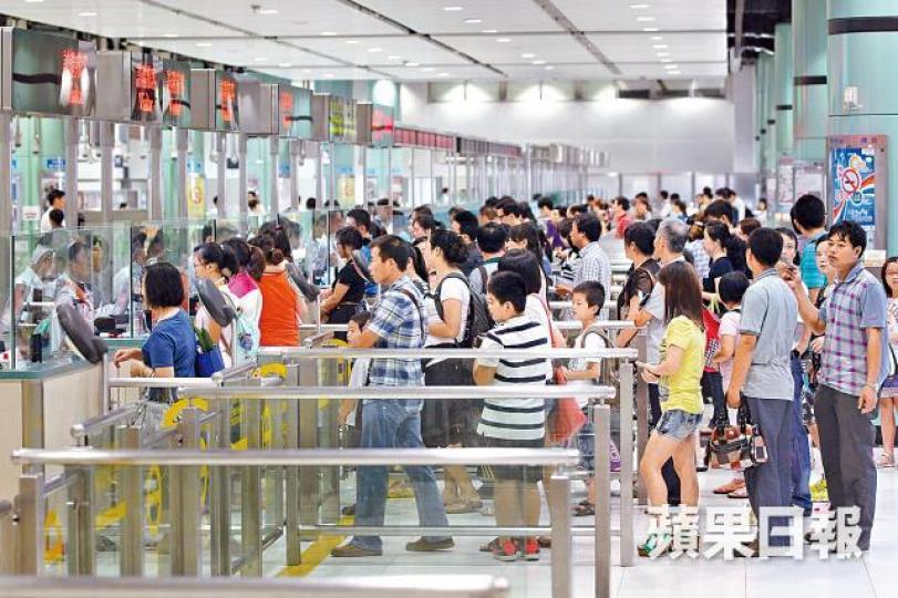 內地新移民是近年香港人口增長的主要來源。資料圖片 內地新移民是近年香港人口增長的主要來源。資料圖片