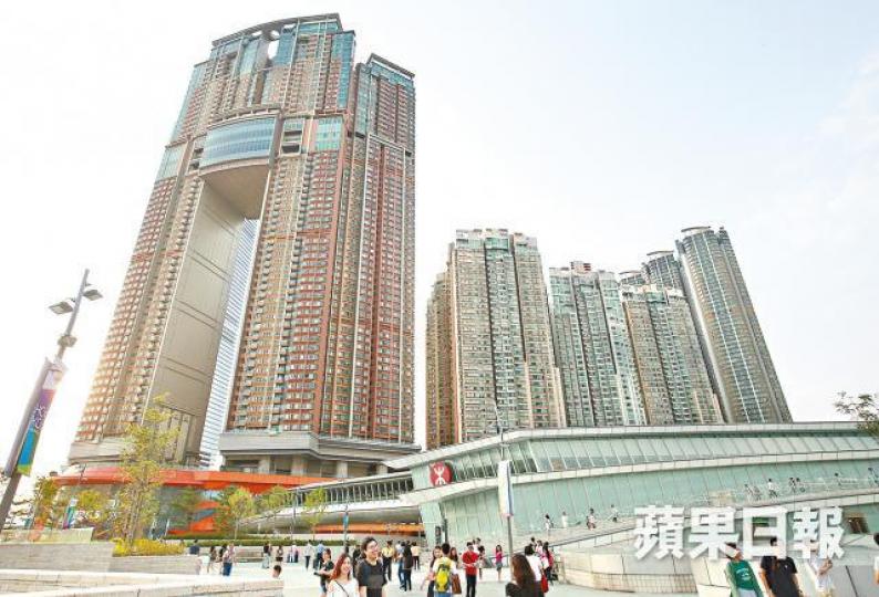 凱旋門一個實用395方呎單位以1,730萬元易手,呎價43,797元,料貴絕九龍一房戶。 凱旋門一個實用395方呎單位以1,730萬元易手,呎價43,797元,料貴絕九龍一房戶。