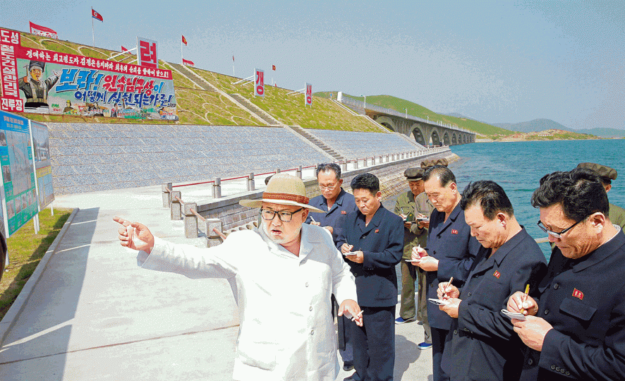 金正恩去年頻巡視基建和經濟建設,分析相信他肅貪除為鞏固經濟發展,也打擊不認同他跟美韓修好的鷹派。資料圖片北韓權貴在金正恩掌權後多次受整肅。資料圖片 金正恩去年頻巡視基建和經濟建設,分析相信他肅貪除為鞏固經濟發展,也打擊不認同他跟美韓修好的鷹派。資料圖片北韓權貴在金正恩掌權後多次受整肅。資料圖片