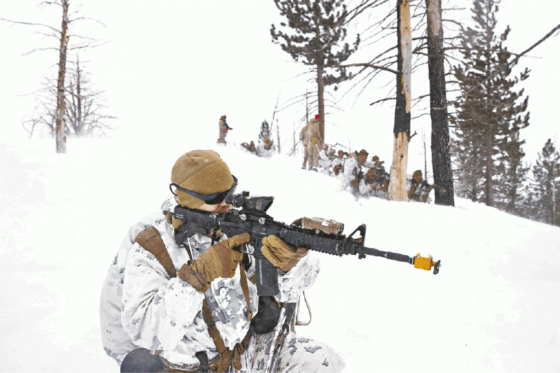 海軍陸戰隊員受訓熟習在冰天雪地作戰。美聯社 海軍陸戰隊員受訓熟習在冰天雪地作戰。美聯社