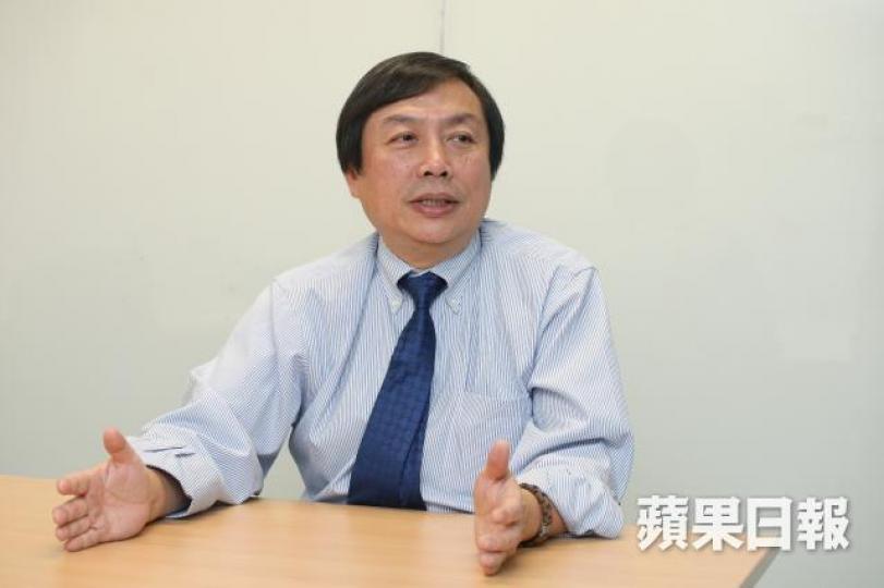 港大土木工程系副教授楊德忠批評港鐵已無法符合法例及合約要求,故在技術上一再「搬龍門」,但始終無法過關。 港大土木工程系副教授楊德忠批評港鐵已無法符合法例及合約要求,故在技術上一再「搬龍門」,但始終無法過關。