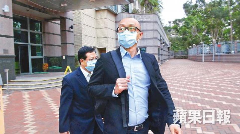 首被告耀天工程有限公司代表(前)及公司總經理劉慶秋(後)。陸羽平攝 首被告耀天工程有限公司代表(前)及公司總經理劉慶秋(後)。陸羽平攝