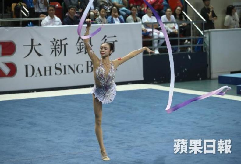 筆者指在一些椎弓經常受力較多的運動，例如體操、划艇、舉重以至跳高等，椎弓較易勞損，若出現椎弓斷裂或骨折的情況，即「椎弓解離症」。
