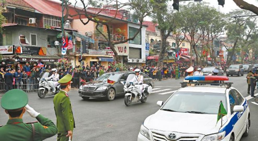 金正恩專車在河內警車護送開路下，駛往他下榻的酒店。何家達攝