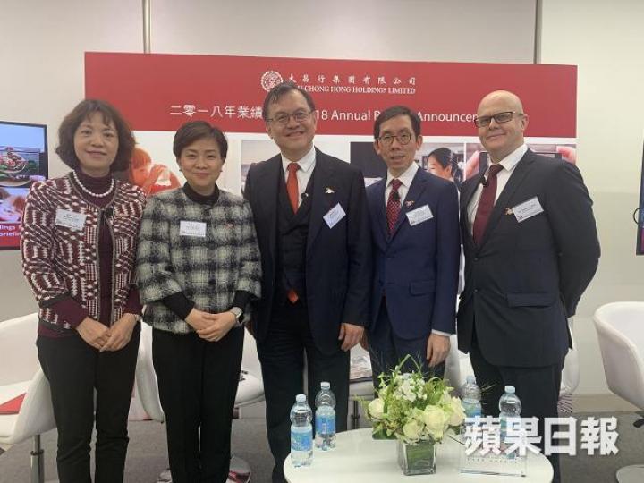 大昌行行政總裁黎汝雄(中)指長遠對中國經濟發展有信心。 大昌行行政總裁黎汝雄(中)指長遠對中國經濟發展有信心。