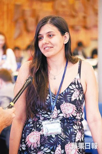 要在傳媒中心數千名記者中突圍而出,女性確比男性有優勢。何家達攝 要在傳媒中心數千名記者中突圍而出,女性確比男性有優勢。何家達攝