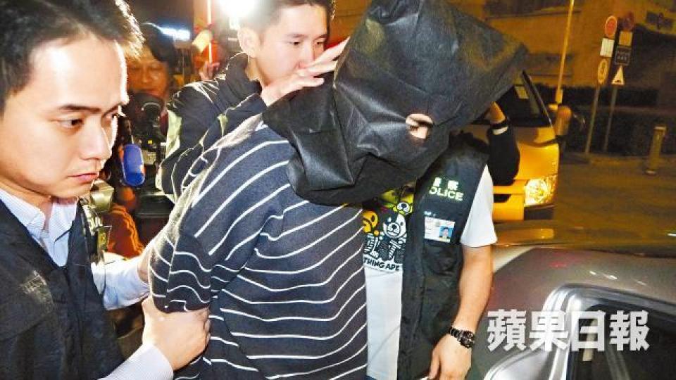 人稱「幣少爺」的黃鉦傑昨日在其荃灣公司被拘捕。姜偉康攝 人稱「幣少爺」的黃鉦傑昨日在其荃灣公司被拘捕。姜偉康攝