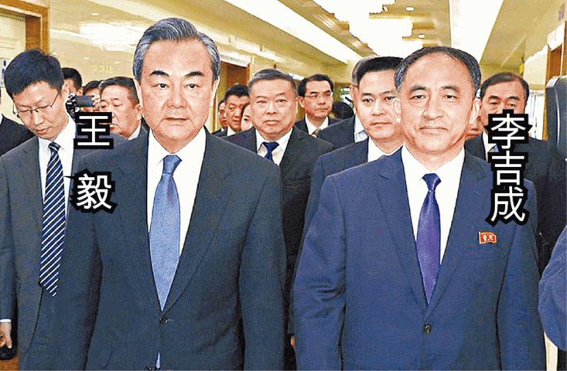 北韓副外相李吉成去年曾與中國外長王毅會面。 北韓副外相李吉成去年曾與中國外長王毅會面。