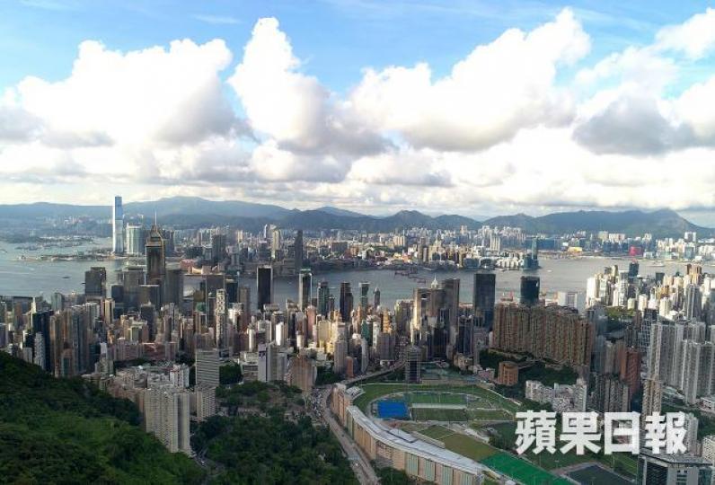香港的財政盈餘預測經常被指估錯,其中一個原因是香港主要依賴賣地收入、印花稅、投資收益等較易波動的來源,比較難預算。資料圖片 香港的財政盈餘預測經常被指估錯,其中一個原因是香港主要依賴賣地收入、印花稅、投資收益等較易波動的來源,比較難預算。資料圖片