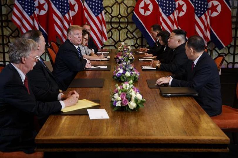 特朗普與金正恩昨於越南河內進行第二日峯會,惟無法達成任何協議。美聯社本報記者直擊特朗普記者會,惟未獲選中提問。陳建平攝 特朗普與金正恩昨於越南河內進行第二日峯會,惟無法達成任何協議。美聯社本報記者直擊特朗普記者會,惟未獲選中提問。陳建平攝