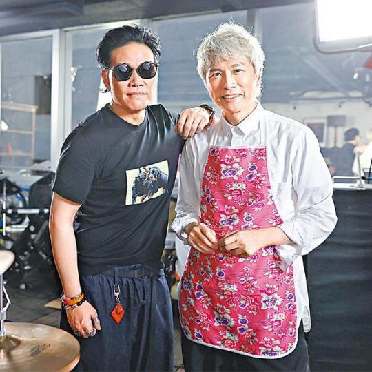 黃子華為蘇永康(左)演唱會宣傳出力,自編自導自演幫手拍片。 黃子華為蘇永康(左)演唱會宣傳出力,自編自導自演幫手拍片。