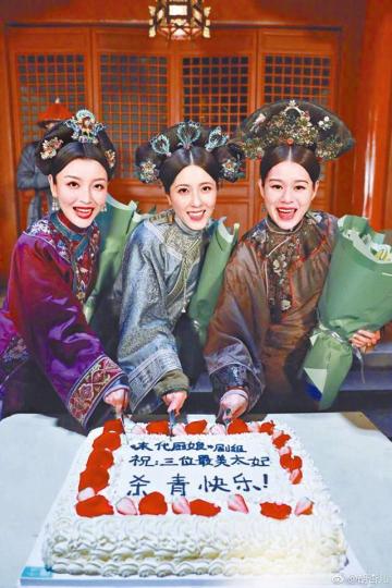 胡杏兒(右)。微博圖片胡杏兒囝囝李奕霆。資料圖片 胡杏兒(右)。微博圖片胡杏兒囝囝李奕霆。資料圖片