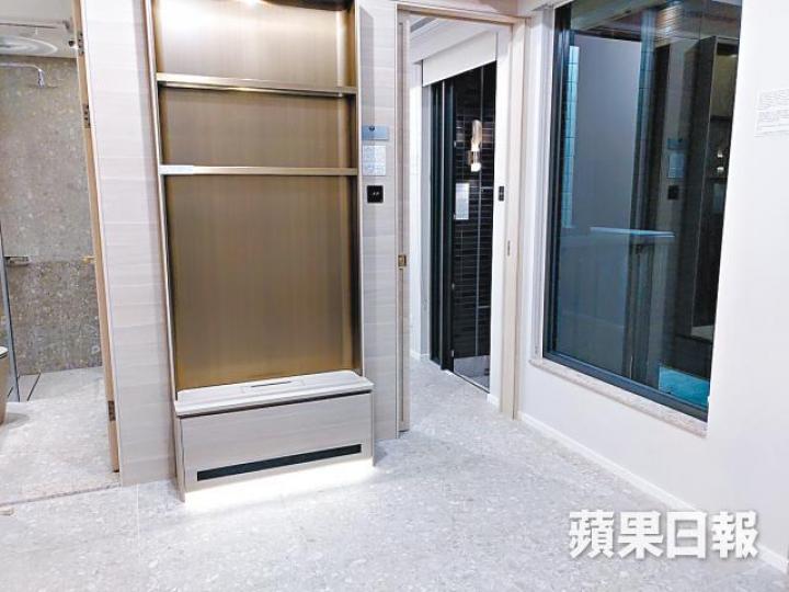 瑧尚昨首度開放示範單位,客廳附設電視櫃,房間以趟門設計。 瑧尚昨首度開放示範單位,客廳附設電視櫃,房間以趟門設計。