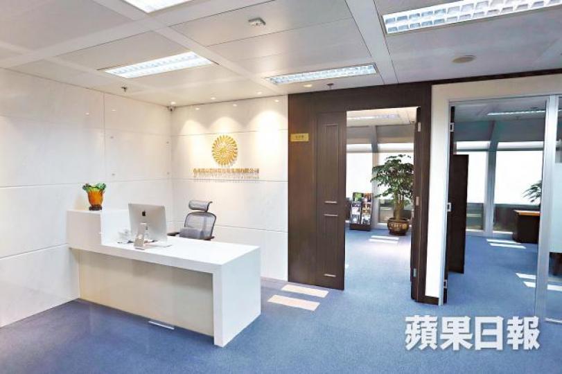 記者昨到鼎益豐位於中環中心的辦公室視察,現場未見有職員工作。 記者昨到鼎益豐位於中環中心的辦公室視察,現場未見有職員工作。