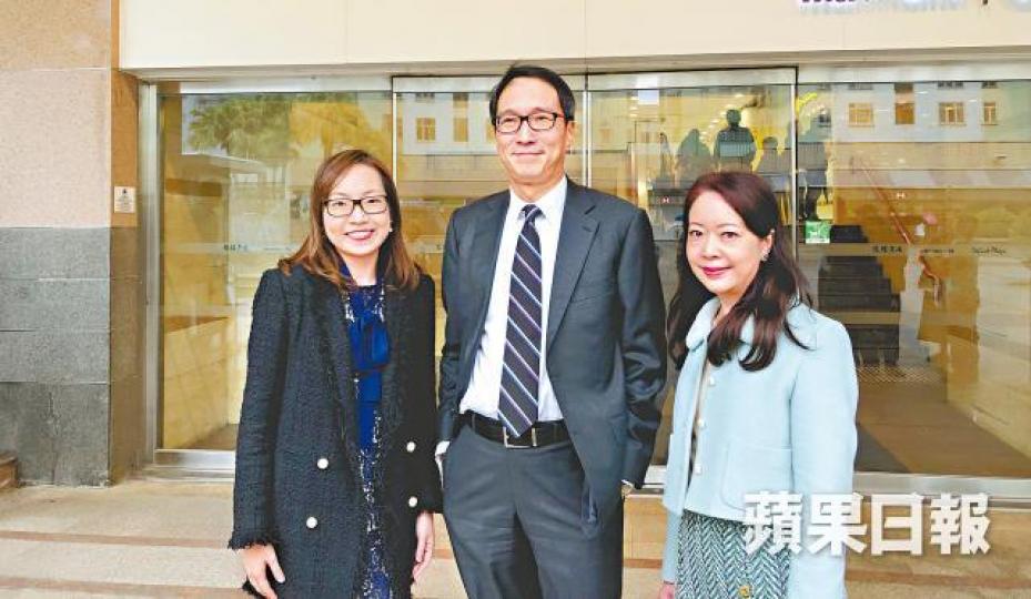港鐵物業總監鄧智輝(中)表示,日出康城第11期樓面約95萬方呎,可提供1,850伙供應。 港鐵物業總監鄧智輝(中)表示,日出康城第11期樓面約95萬方呎,可提供1,850伙供應。
