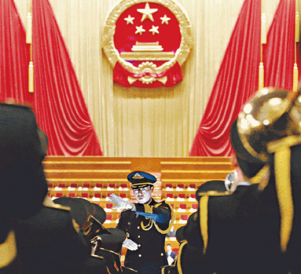 解放軍樂團昨在閉幕禮演奏。 路透社 解放軍樂團昨在閉幕禮演奏。 路透社