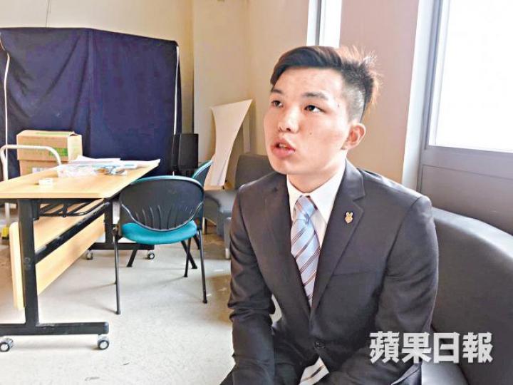 冼朗謙從中大工程系退學,第三度應考文憑試,目標是以25分考入中大社工學系。 冼朗謙從中大工程系退學,第三度應考文憑試,目標是以25分考入中大社工學系。