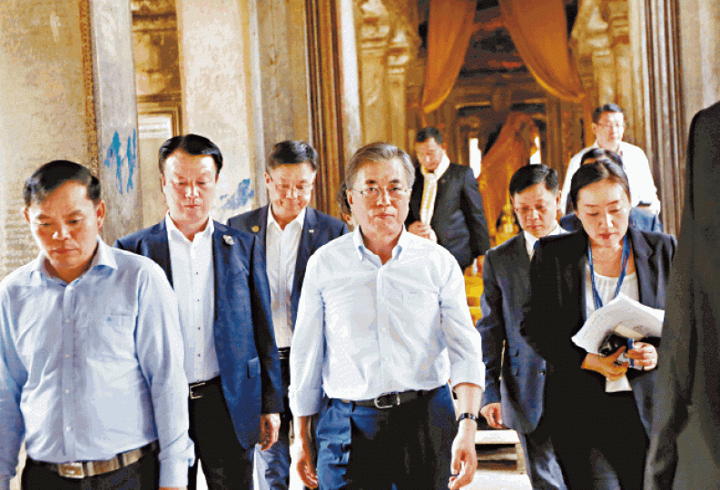 文在寅被指為了改善兩韓關係,不惜在人權方面作犧牲。路透社 文在寅被指為了改善兩韓關係,不惜在人權方面作犧牲。路透社