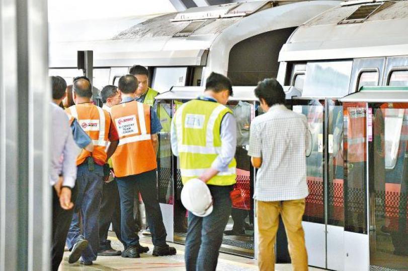 涉事信號系統2017年曾引致新加坡列車追撞事故，造成38人受傷。互聯網
