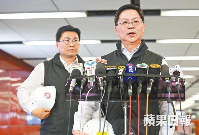 機電工程署署長薛永恒（右）指政府十分重視今次事故。
