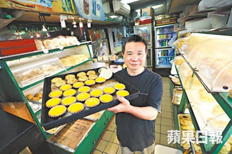 好鄰居餅店在佐敦文蔚街開業超過30年，老闆陳先生見證區內變遷。