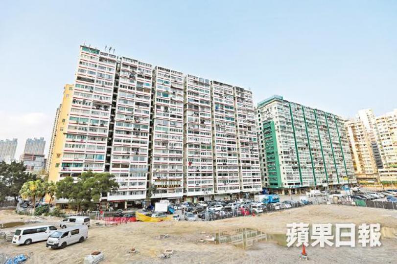 與高鐵西九龍站相距一條行人天橋的佐敦一帶，地舖租值急升。王心義攝