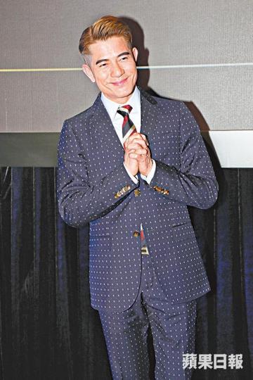 郭富城否認擺放「金龍多子陣」求添丁,他表示再生女或生仔都無所謂。黎明、財政司司長陳茂波及香港貿發局影視娛樂業諮詢委員會主席林建岳,為影視博覽進行啟動儀式。黎明以香港影視娛樂大使身份現身,即場玩急口令推廣大灣區。城城被追問太太是否陀B仔時笑不攏嘴。劉德華透露新戲有1:1的中環港鐵站場景,花了不少時間搭景,最後卻只拍了七天。林嘉欣及周秀娜是首次跟華仔合作。 郭富城否認擺放「金龍多子陣」求添丁,他表示再生女或生仔都無所謂。黎明、財政司司長陳茂波及香港貿發局影視娛樂業諮詢委員會主席林建岳,為影視博覽進行啟動儀式。黎明以香港影視娛樂大使身份現身,即場玩急口令推廣大灣區。城城被追問太太是否陀B仔時笑不攏嘴。劉德華透露新戲有1:1的中環港鐵站場景,花了不少時間搭景,最後卻只拍了七天。林嘉欣及周秀娜是首次跟華仔合作。