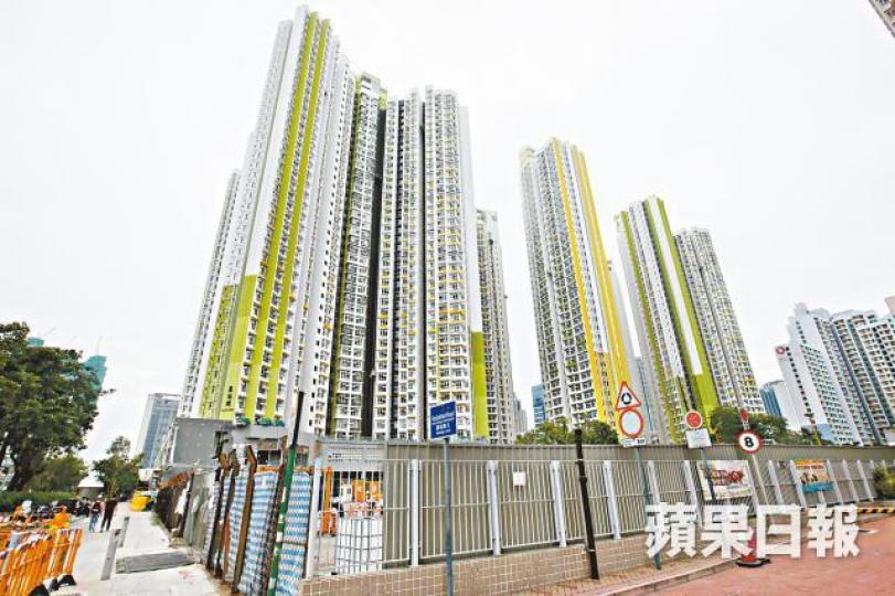麗翠苑綠置居項目,可提供2,545個單位。資料圖片市民早前到綠置居客務中心交表並觀賞模型。 麗翠苑綠置居項目,可提供2,545個單位。資料圖片市民早前到綠置居客務中心交表並觀賞模型。