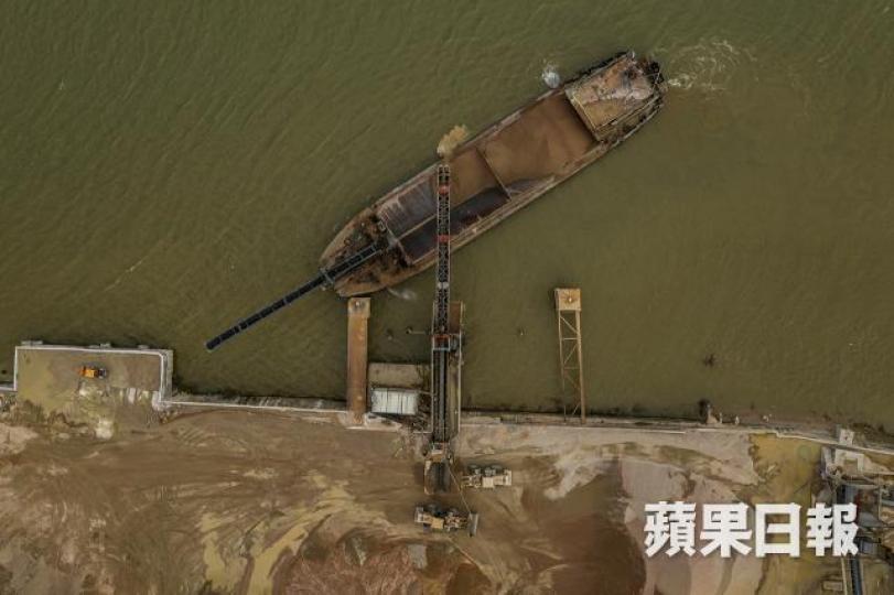 填海的海沙越來越稀缺，要填明日大嶼，好聽是為長遠發展，實是取難不取易。　資料圖片