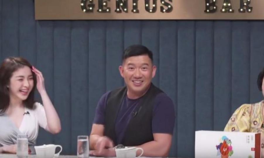 杜汶澤指滴雞精能改善精液質量,增加懷孕的機會。森美表示自己最愛杜仲味道的滴雞精,能夠強腎補肝。 杜汶澤指滴雞精能改善精液質量,增加懷孕的機會。森美表示自己最愛杜仲味道的滴雞精,能夠強腎補肝。
