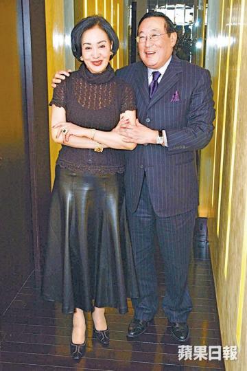 趙世光遺孀何琍琍直言不知爭產官司進展，更指趙世光離世前並沒說劉園園是紅顏知己。曾任職趙世光秘書的劉園園，16年尾曾入稟自稱受供養逾20年，不滿遺產蒸發。資料圖片趙世光與紅顏知己譚玉梅糾纏十多年。《壹週刊》圖片何琍琍72年與趙世光結婚，沈殿霞（左）擔任伴娘。