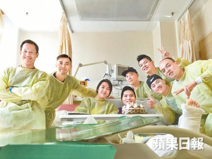 李錫熙三級燒傷留醫兩個月，幾乎要切除雙腳。李錫熙指受傷時最感激同袍及家人扶持。何家達攝