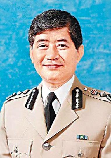 首位華人入境處長梁銘彥1996年被港英政府認為品格有問題,飭令提早退休。 首位華人入境處長梁銘彥1996年被港英政府認為品格有問題,飭令提早退休。