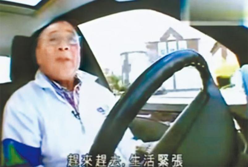 70年代無綫發展外景，與泉叔合作無間，泉叔的全通車更泊滿廣播道。

