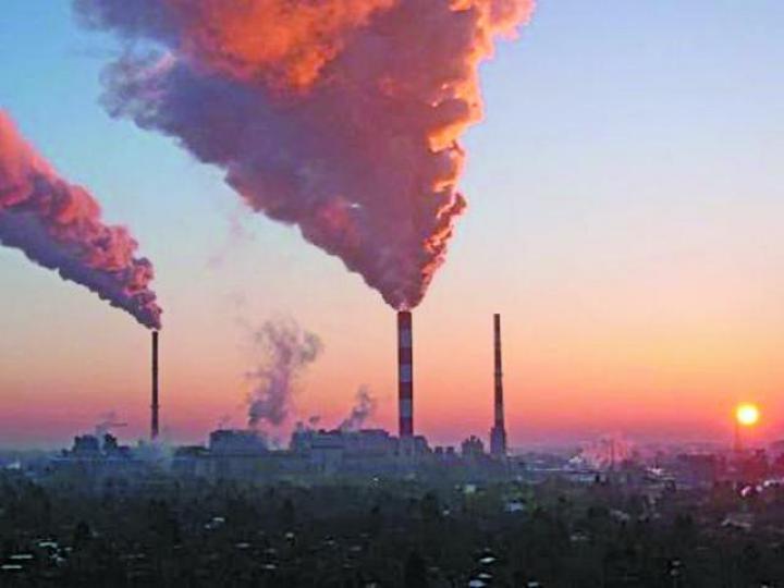 燃燒化石燃料排放大量溫室氣體。
燃燒化石燃料排放大量溫室氣體。