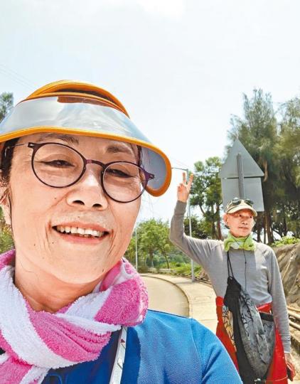 阿姐噚日貼出同家英哥行山相,似乎老公已康復。互聯網圖片家英哥行到攰就坐低休息。互聯網圖片 阿姐噚日貼出同家英哥行山相,似乎老公已康復。互聯網圖片家英哥行到攰就坐低休息。互聯網圖片
