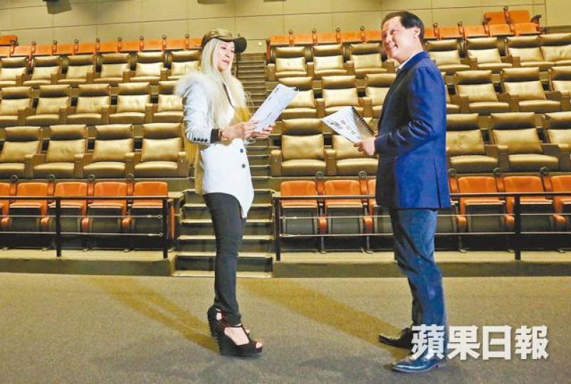 龍貫天以凌厲眼神做總統 跟裝胸的蕭郎結父女緣。