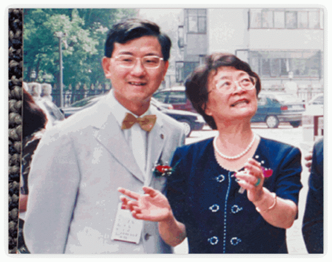 沈運龍曾與溫家寶夫人合作開拓內地珠寶業務。