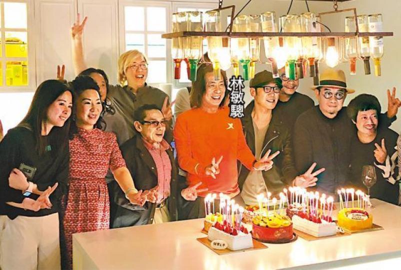 林敏驄上年喺冠軍娛樂嘅辦公室慶祝生日。微博圖片有指係林敏驄做老闆嘅娛樂公司，最近因欠租而人去留空。林敏驄過往得過嘅音樂獎座，亦有擺喺公司。微博圖片公司內放有林敏驄嘅大相。微博圖片