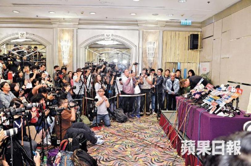 許志安昨在記者會上鞠躬道歉。
