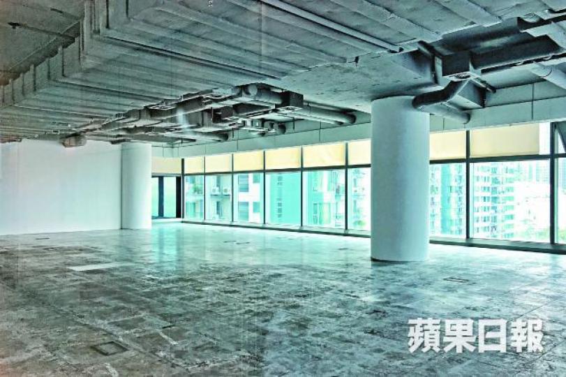 數碼港有不少空置辦公室單位。許頌明攝政府擲55億擴建數碼港，被議員指藥石亂投。張志華攝