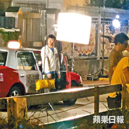 馬國明日前拍無綫新劇瘋狂NG。讀者提供圖片 馬國明日前拍無綫新劇瘋狂NG。讀者提供圖片